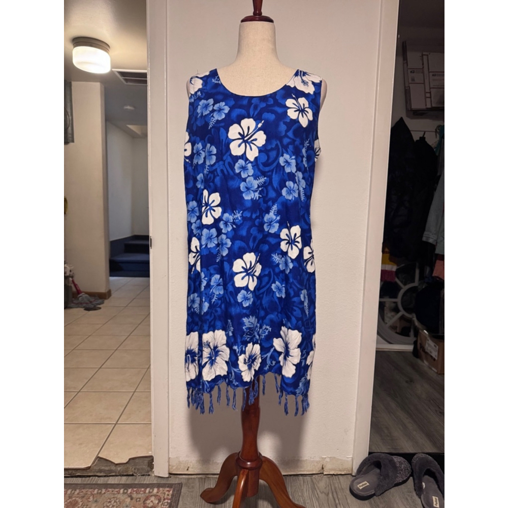 Hawaiian looking blue white dress sz med Want! Thailand rayon